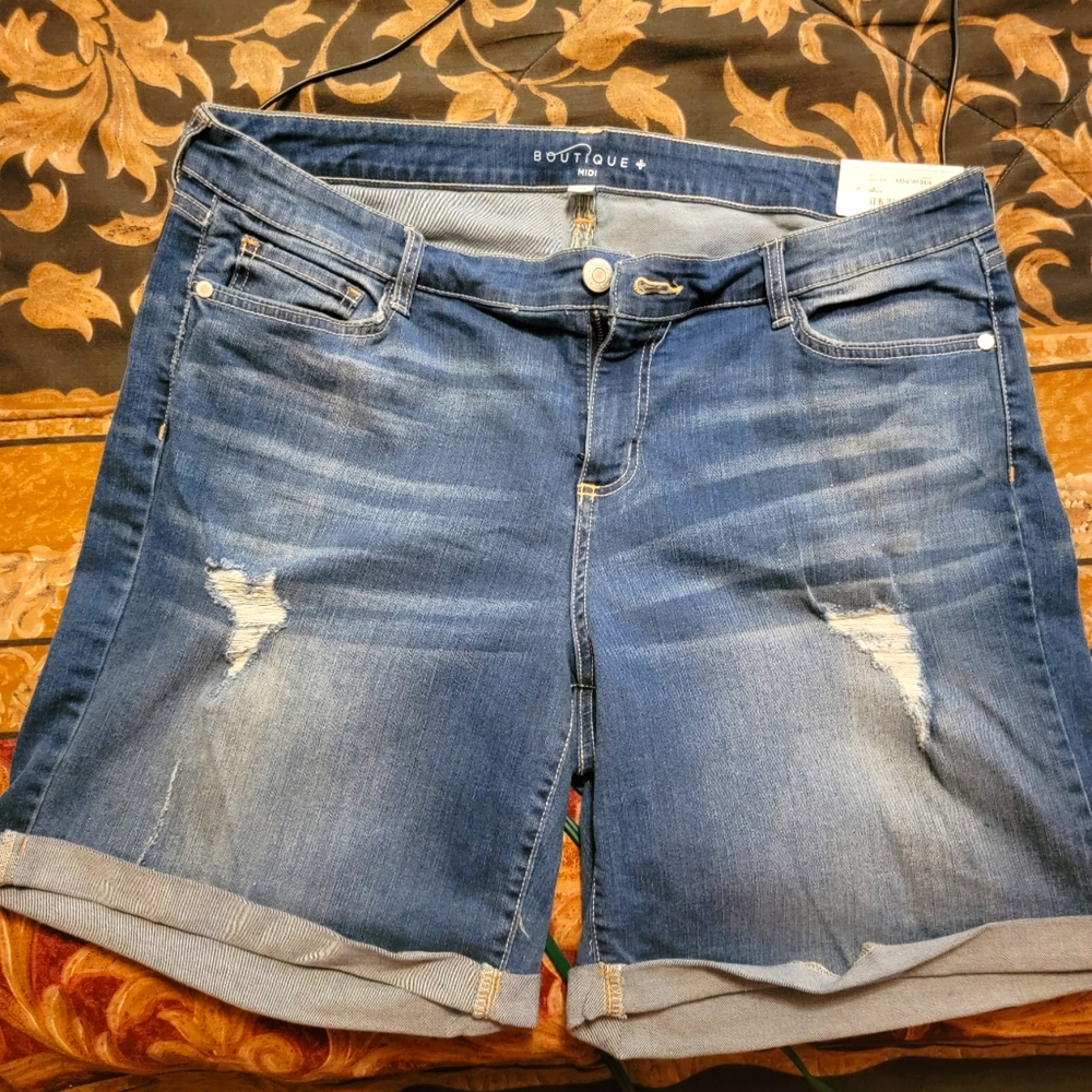 Women's Plus size 18W Boutique Distressed  shorts